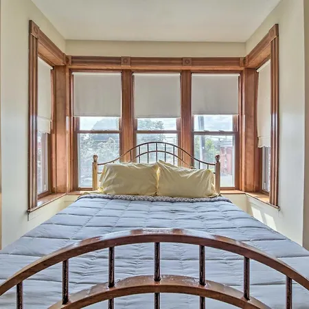 Historic Apartment - Half Mi To Lake Champlain!